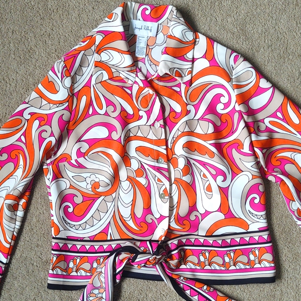 EUC silky Joseph Ribkoff pink and orange swirly paisley button front blouse